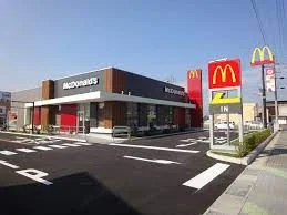 マクドナルド 各務原蘇原店まで車で4分。