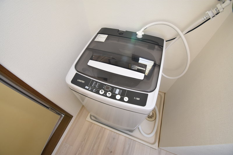 【洗濯機・タオル】ホテルと違い岐阜各務ヶ原ウィークリーマンションでは洗濯が毎日できます。その分、着替えも少なく、手軽に利用できるをコンセプトに7日以上の生活に適したお部屋となってます♪