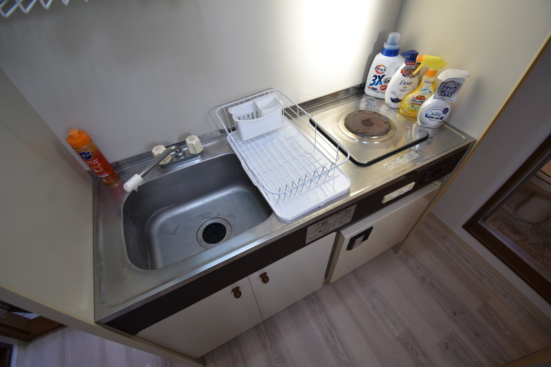 【キッチン画像】岐阜各務ヶ原ウィークリーマンション♪冷蔵庫、電子レンジ、炊飯器、ケトル、調理器具や食器類もご用意しております(^^♪