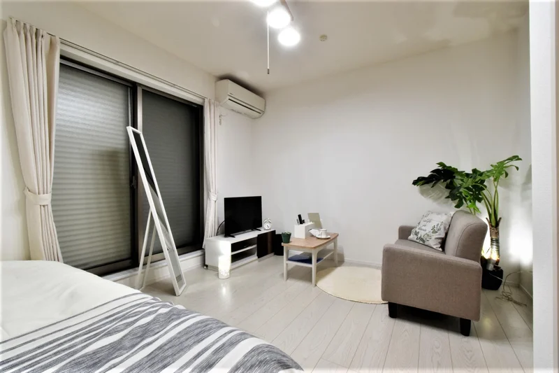 白を基調としたソファ付きの家具家電付きマンスリーマンション！