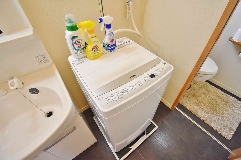 洗濯機は室内に設置しております♪洗濯用洗剤もご用意しておりますのでご入居してすぐにご利用が可能です(^^♪タオル1式分もご用意しております☆彡