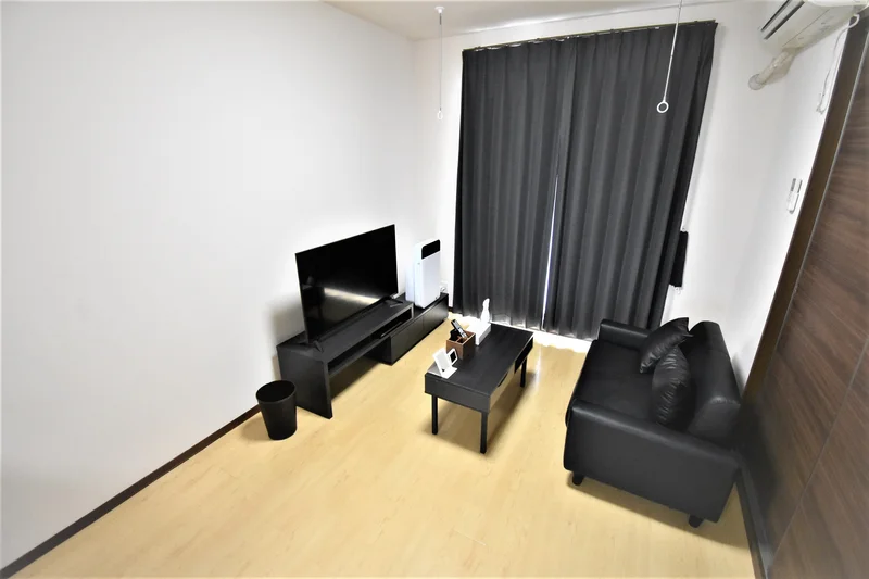 【室内画像】岐阜県可児市ウィークリーマンションのお部屋です♪お部屋のクロスがとてもオシャレです(^^♪研修などのご利用にも最適です★