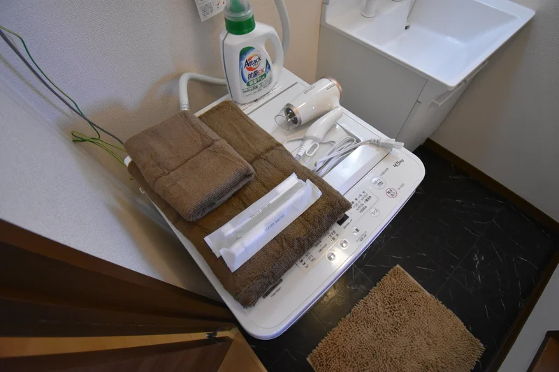 【洗濯機・タオル】ホテルと違い岐阜県可児市ウィークリーマンションでは洗濯が毎日できます。その分、着替えも少なく、手軽に利用できるをコンセプトに7日以上の生活に適したお部屋となってます♪