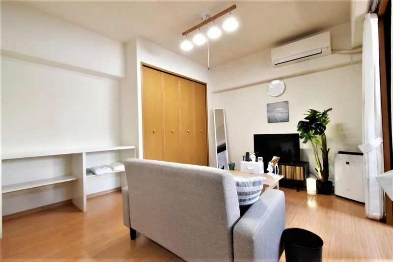 収納多数あり　ゆったりとお過ごしいただけます！　エアコンあり冷暖房調節して快適な温度でお過ごしいただけます♪