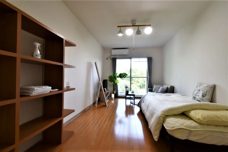 収納棚など　収納スペースがあり長期の滞在で荷物が多くても活用できそう！