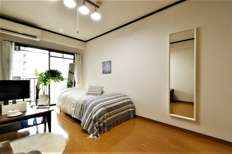 姿見があり　身だしなみチェックにも便利！　リネン類も豊富に取り揃えております。