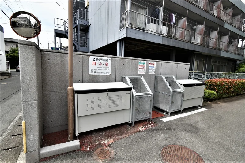 ゴミ捨て場あり　忙しい朝も楽々ごみ捨てできます