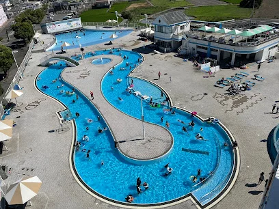 善通寺市民プールまで車で８分、2.3km