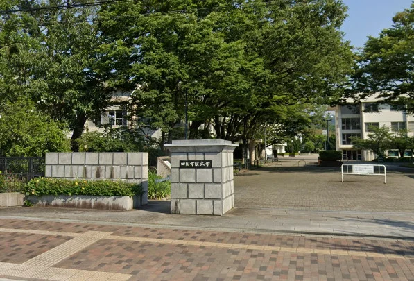 四国学院大学まで徒歩4分、300m｡