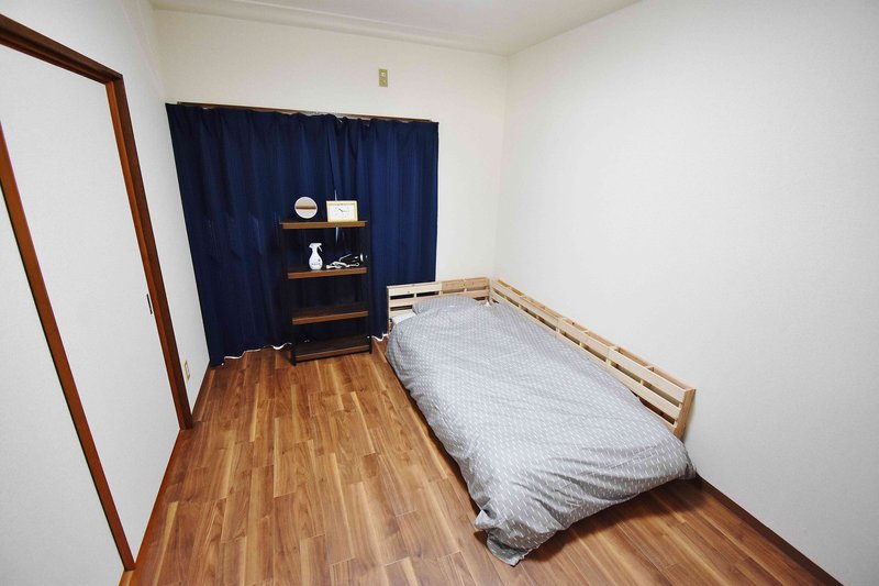 弊社の岐阜可児ウィークリーマンションおよび岐阜可児マンスリーマンションでは、ご利用いただく際に必要な家具や家電製品に加え、様々な備品を完備しております。これにより、ご利用当日から快適にお過ごしいただけるように配慮しております。