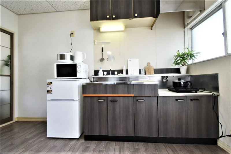 家電製品豊富で　冷蔵庫・電子レンジ・炊飯器・電気ケトルなどあり！