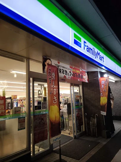 ファミリーマート 上之園町店まで徒歩4分、300m