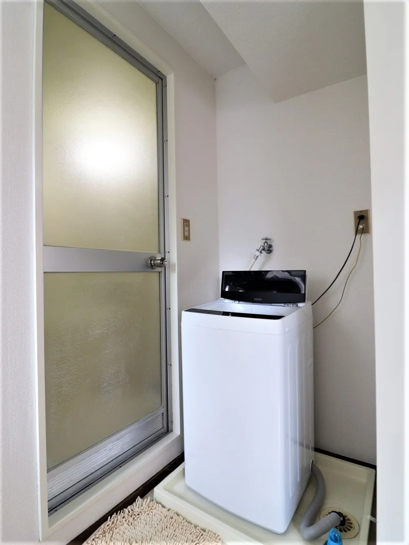 室内洗濯機あり　衣類なども洗濯可能！※排水は構造上　まとめて排水すると流れにくいので注意点です