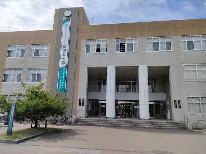 鹿児島大学まで車で8分、2.5km