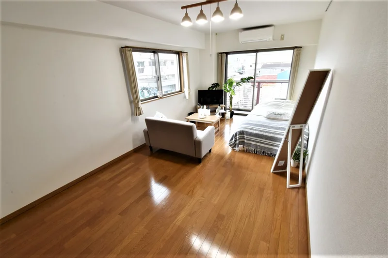 ティッシュや時計・リセッシュなどの小物も充実！　リネン類も取り揃えております。