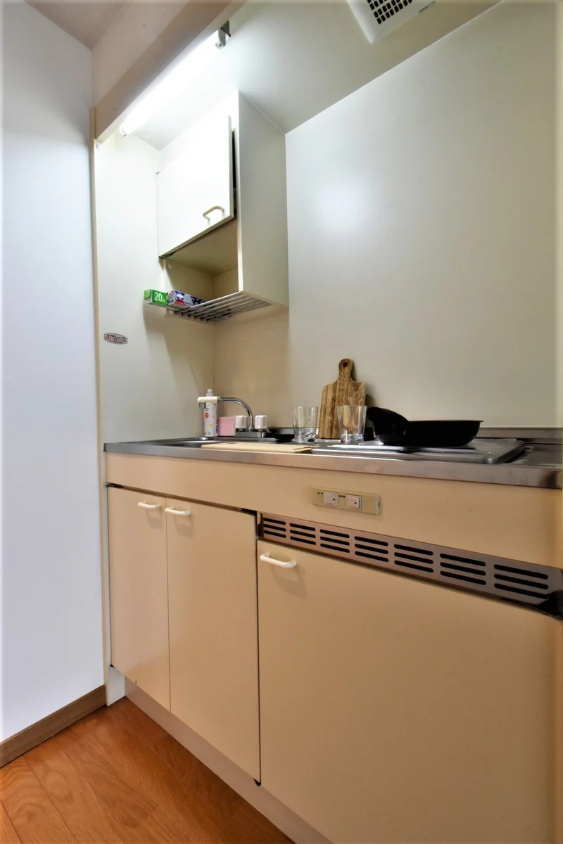 システムキッチンで調理器具や食器類などもあり調理可能！　健康面に考慮できます。