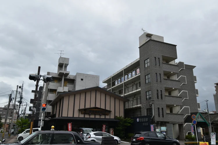 勘場蒲鉾 西田店まで徒歩2分、150m