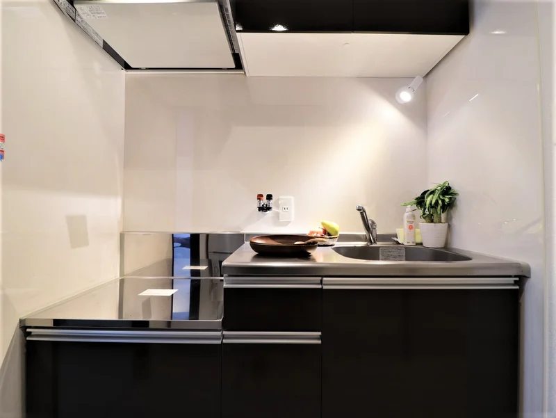 キッチン（卓上IHコンロ）料理器具が多数あり！外食に飽きた時には手作り料理で！