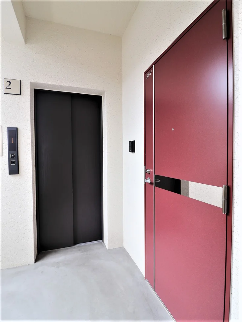 エレベーター付き　荷物が重い時楽々階移動できて便利♪