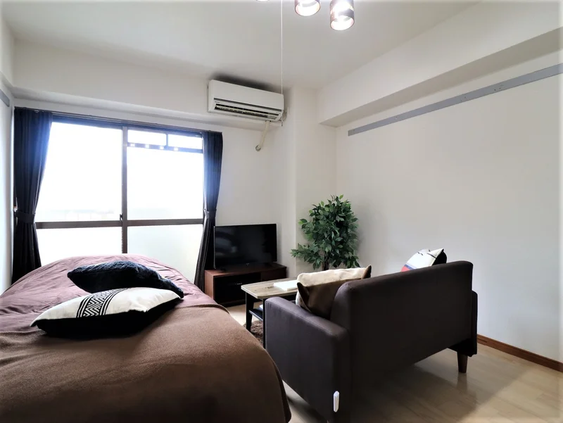 エアコン付き！　室内の温度を適切に保っていただけるので　夏場・冬場問わず快適にお過ごしいただけます。