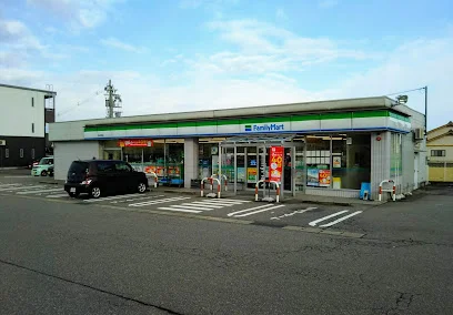 ファミリーマート 富山黒崎店まで徒歩8分