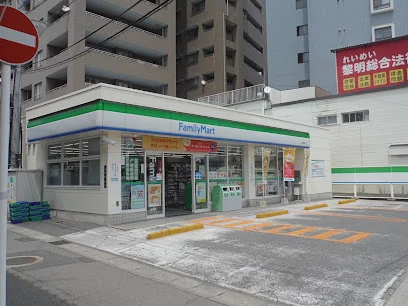 ファミリーマート 上本町店まで徒歩8分、550m