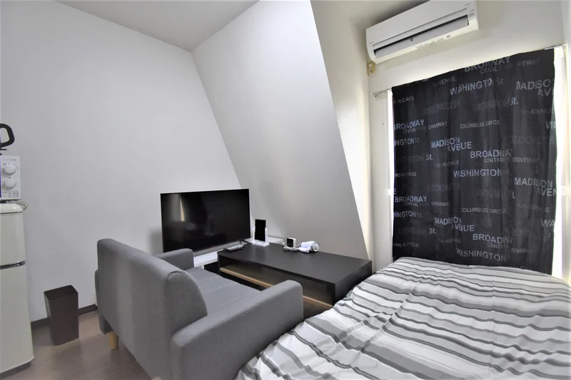 【室内画像】富山駅前ウィークリーマンションのお部屋です♪お部屋のクロスがとてもオシャレです(^^♪研修などのご利用にも最適です★