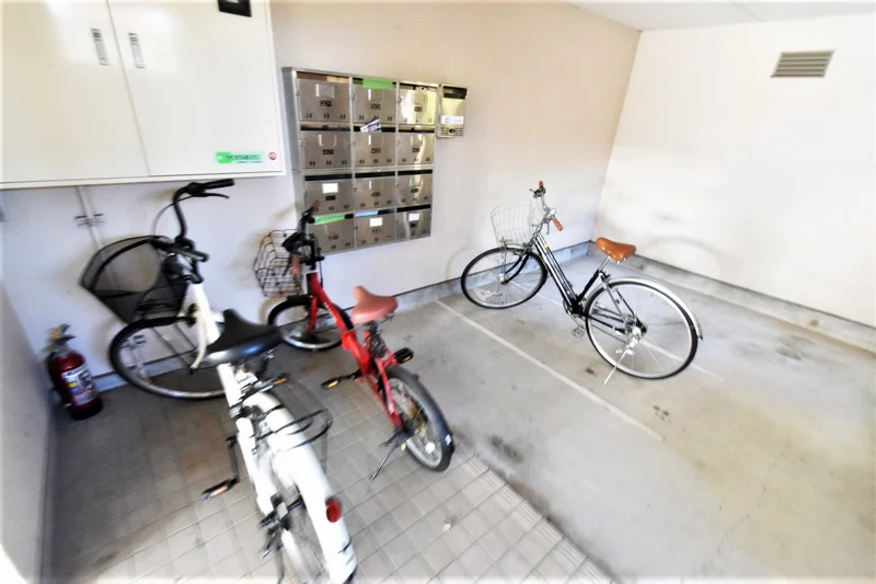 【駐輪場画像】富山市ウィークリーマンションでは一部レンタル自転車も対応してます。詳細は富山市ウィークリーマンションHPからお問い合わせ下さい♪