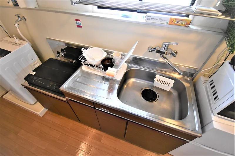 【キッチン画像】富山市ウィークリーマンション♪冷蔵庫、電子レンジ、炊飯器、ケトル、調理器具や食器類もご用意しております(^^♪