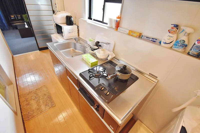 【キッチン画像】富山県富山市ウィークリーマンション♪冷蔵庫、電子レンジ、炊飯器、ケトル、調理器具や食器類もご用意しております(^^♪