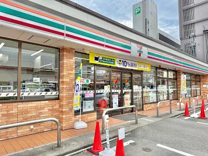 セブン-イレブン 富山城址公園前店まで徒歩10分