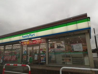 ファミリーマート 富山西インター店まで車で3分