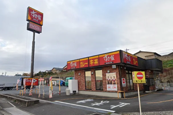 すき家 1国亀山店まで車で6分、2.8km。