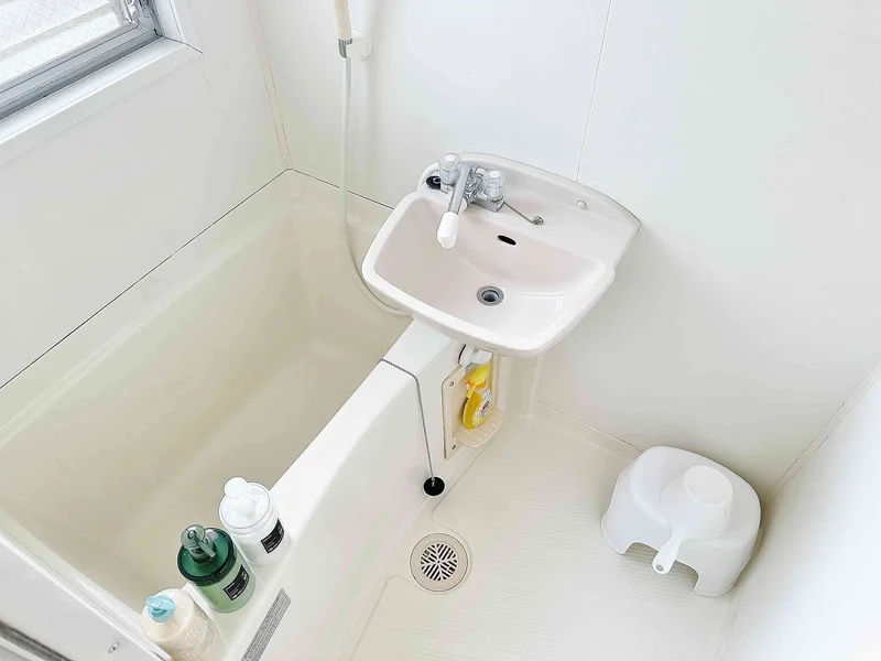 【トイレ画像】ウォシュレット付トイレです(*^^)v清掃道具もご用意しております☆彡三重桑名駅前ウィークリーマンションでは標準設備です♪