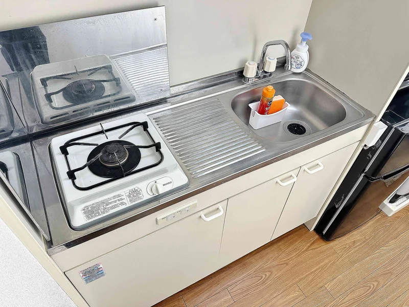 【キッチン画像】三重桑名駅前ウィークリーマンション♪冷蔵庫、電子レンジ、炊飯器、ケトル、調理器具や食器類もご用意しております(^^♪