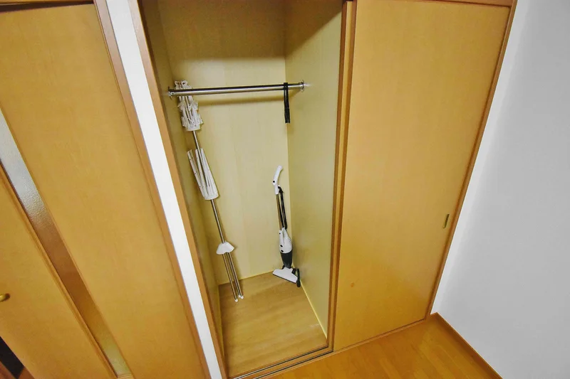 【掃除機完備】三重鈴鹿市ウィークリーマンション・三重鈴鹿市マンスリーマンションではビジネスホテルと違い、自宅と同じように生活できるのが強みの1つです。