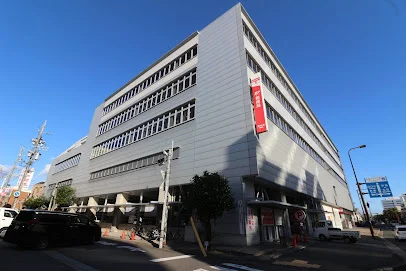 津中央郵便局まで車で4分