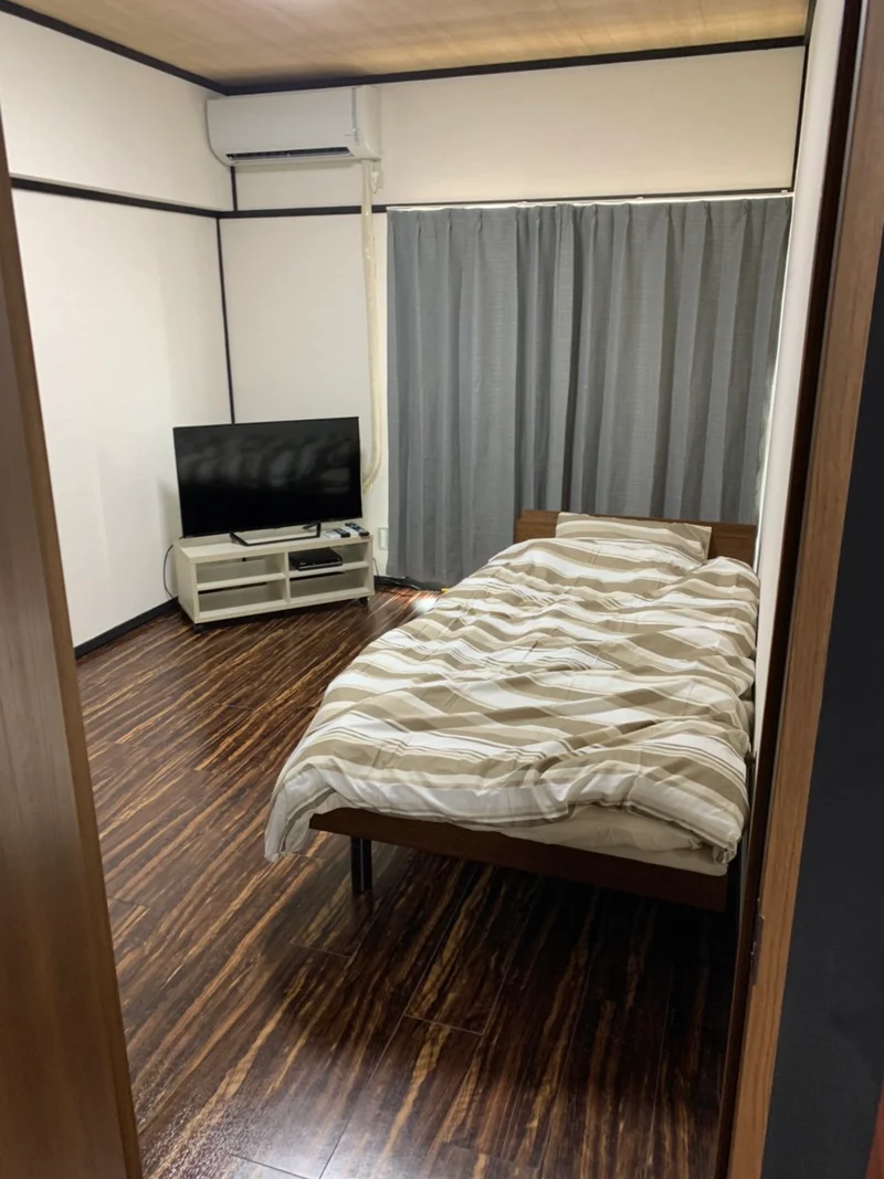 KマンスリーJR福井駅前★テレビ、空気清浄機、テーブル、ゴミ箱、掃除機やパラソルハンガー、DVDプレイヤーも完備!!長期、中期、短期宿泊に適した室内となっております。