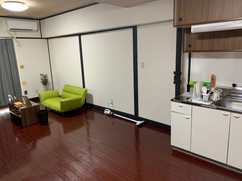 お箸、お鍋、包丁、お皿、ボウル、お玉、食器用洗剤、簡単な調理器具は各種取り揃えています♪