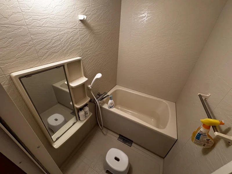 シャンプーやリンス、ボディソープ、バスマジックリンも完備です☆掃除用のスポンジもご用意しております