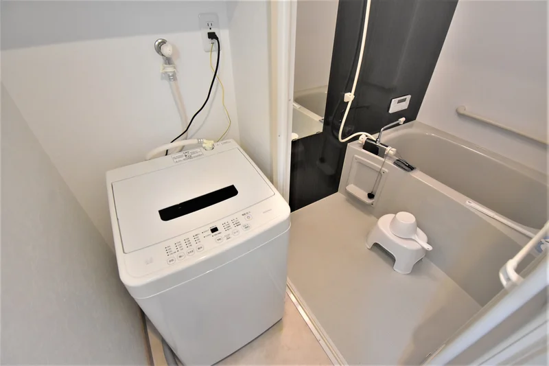 【洗濯機・タオル】ホテルと違い富山市ウィークリーマンションでは洗濯が毎日できます。その分、着替えも少なく、手軽に利用できるをコンセプトに7日以上の生活に適したお部屋となってます♪