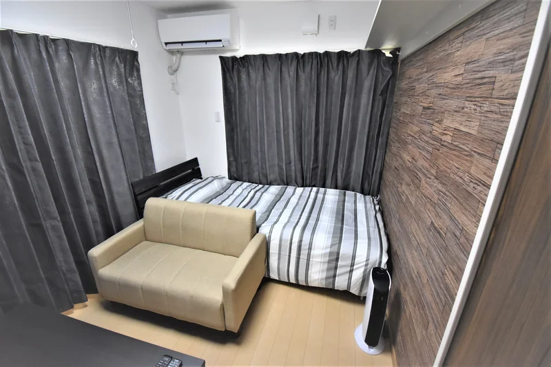 【室内画像】富山市ウィークリーマンションのお部屋です♪お部屋のクロスがとてもオシャレです(^^♪研修などのご利用にも最適です★