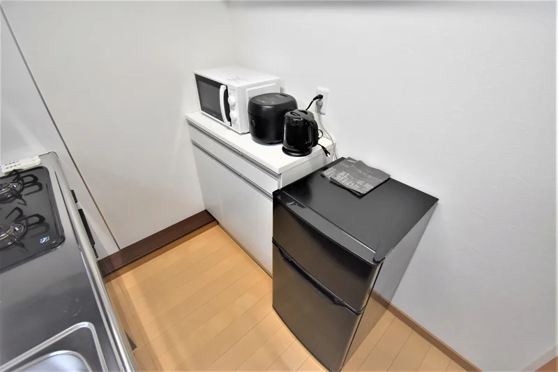 冷蔵庫も完備なので自炊や料理に最適♪長期の出張にお勧め★富山市ウィークリーマンションの人気物件♪【格安】