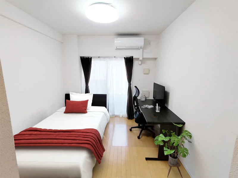 写真はお部屋のイメージです。ラグなどの室内装飾はございません。