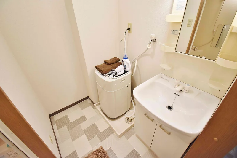 独立洗面台です♪洗濯機も室内に設置しており、滋賀県長浜市ウィークリーマンションでは、洗濯用洗剤もご用意しており、ご入居後すぐにご利用が可能です(^^♪