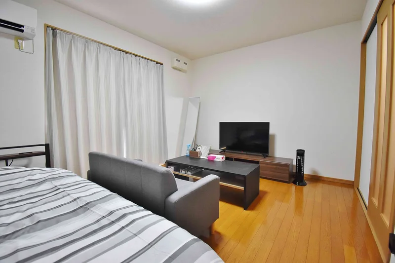 弊社の滋賀県長浜市ウィークリーマンションおよび滋賀県長浜市マンスリーマンションでは、ご利用いただく際に必要な家具や家電製品に加え、様々な備品を完備しております。これにより、ご利用当日から快適にお過ごしいただけるように配慮しております。