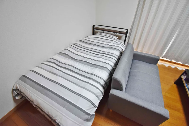 【室内画像】滋賀県長浜市ウィークリーマンションのお部屋です♪お部屋のクロスがとてもオシャレです(^^♪研修などのご利用にも最適です★