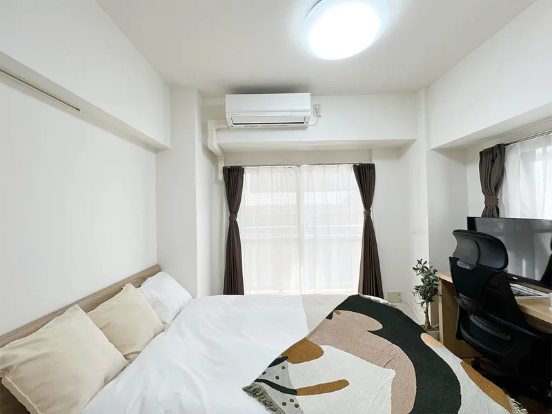 写真はお部屋のイメージです。ラグなどの室内装飾はございません。