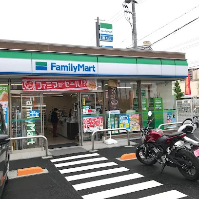ファミリーマート 大津茶が崎店まで徒歩2分