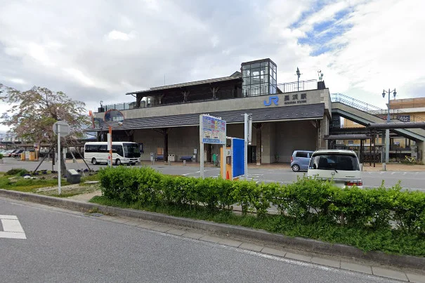 JR長浜駅まで車で8分、2.5kｍ